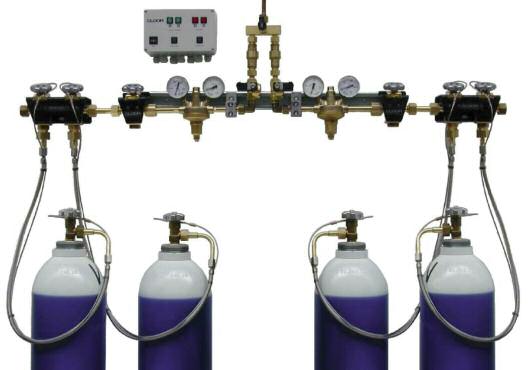 40 Βιομηχανικά αέρια & εφαρμογές Kεντρικά συστήματα παροχής αερίων Φιάλες και βαλβίδες υψηλής πίεσης Mε τα κεντρικά συστήματα παροχής αερίων μεμονωμένες θέσεις εργασίας και σταθμοί παροχής αερίων