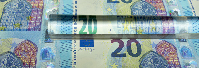 ΠΡΟΣΤΑΣΙΑ ΤΩΝ ΤΡΑΠΕΖΟΓΡΑΜΜΑΤΙΩΝ ΕΥΡΩ Αποτελεσματική καταπολέμηση της παραχάραξης Το Ευρωσύστημα καταβάλλει σημαντικές προσπάθειες προκειμένου να διασφαλίσει ότι το κοινό και οι φορείς που κατ'