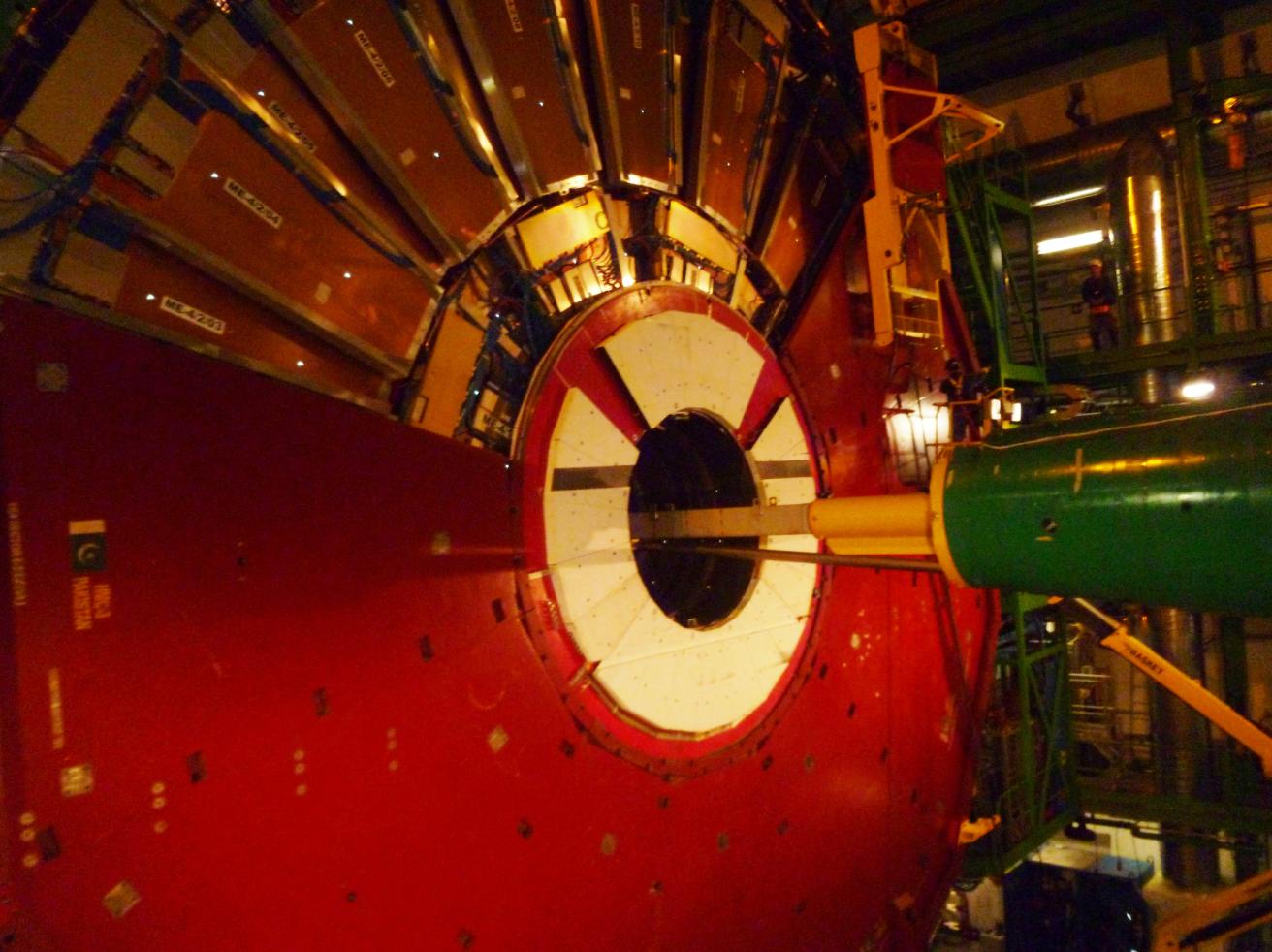 CERN- ΕΛΒΕΤΙΑ- Ξενάγηση μπροστά από τον τεράστιο επιταχυντή και τον