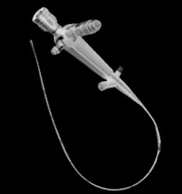 Εξοπλισμός για επείγουσα χειρουργική προσπέλαση π.χ.κρικοθυρεοειδοτομή.