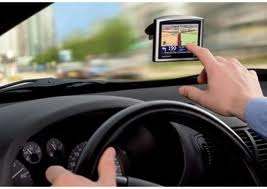 Οι οδηγοί επίσης µπορούν να χρησιµοποιούν φορητές συσκευές δορυφορικής πλοήγησης αυτοκινήτου για να ακολουθήσουν µία διαδροµή, να εντοπίζουν εναλλακτικά δροµολόγια για την παράκαµψη κυκλοφοριακών