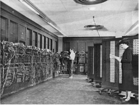σταθμούς στην ιστορία των υπολογιστών. Οι κυριότεροι από αυτούς είναι : ο ENIAC, EDSAC, o Apple I, o Osborne 1 