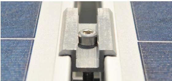 1 m 30 mm - 50 mm άβαφο άβαφο Οι ράγες συναρμολόγησης INOX MARE 2-26 είναι συνδεδεμένες με τη Διαγώνια διατομή Φωτός FS μέσω του αντιανέμιου συνδέσμου.