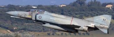Η εκπαίδευση συντελέστηκε με αφη F-4C, διαφορετικά από το VERSION που προμηθεύτηκε η ΠΑ ως προς τα χαρακτηριστικά πτήσεως και τα επί μέρους λειτουργικά συστήματα, αλλά κυρίως ως προς τον εξελιγμένο