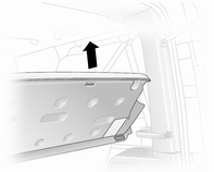 Αποθήκευση 61 Ποτηροθήκες Αποθηκευτικός χώρος στην οροφή Χώρος αποσκευών Κάλυμμα χώρου αποσκευών Μην τοποθετείτε αντικείμενα επάνω στο κάλυμμα. Αφαίρεση Σε κάθε άκρο του ταμπλό υπάρχουν ποτηροθήκες.