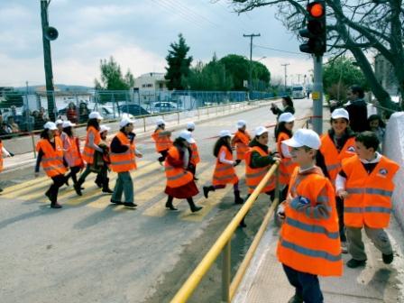 200 αυτοψίες πραγματοποιήθηκαν, γύρω από 88 σχολικές μονάδες της Αττικής και της Δυτικής Ελλάδας, για τον εντοπισμό των επικίνδυνων σημείων, στο πλαίσιο προγράμματος Εργασίας Κοινωφελούς Χαρακτήρα