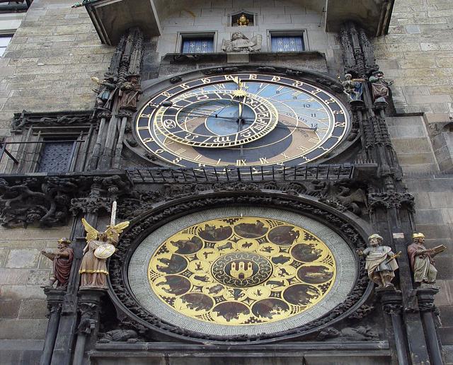 ΤΣΕΧΙΑ- Αστρονομικό Ρολόι Το Αστρονομικό Ρολόι της Πράγας είναι ένα μεσαιωνικό αστρονομικό ρολόιστο κέντρο της Πράγας.
