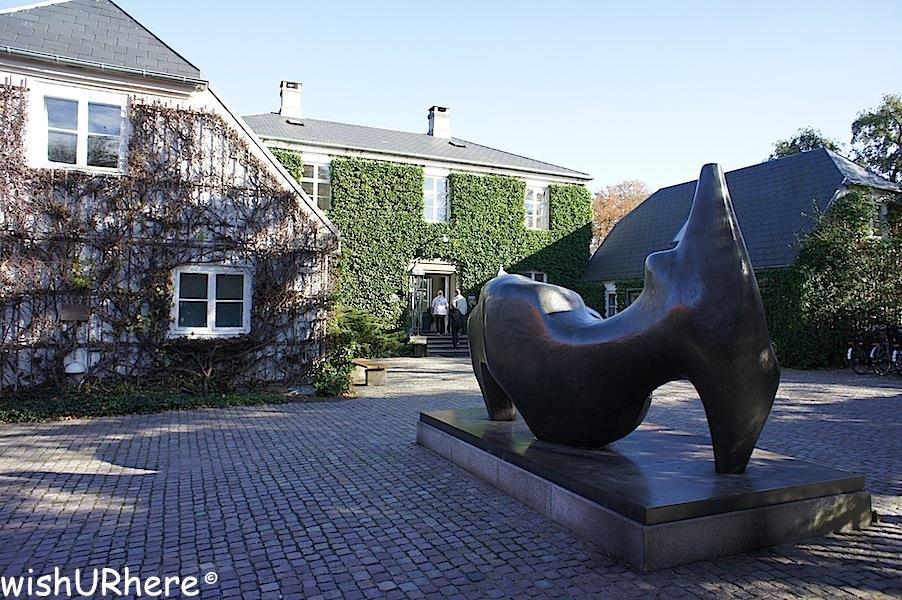 ΔΑΝΙΑ-Μουσείο Μοντέρνας Τέχνης Louisiana Μουσείο της Λουιζιάνας της μοντέρνας τέχνης βρίσκεται περίπου 35 χιλιόμετρα βόρεια της Κοπεγχάγη.