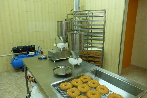 Γεμιςτικά για Donuts Prodepositor M-100 Χειροκίνθτθ λειτουργία και λειτουργία ςυνεχοφσ ροισ.