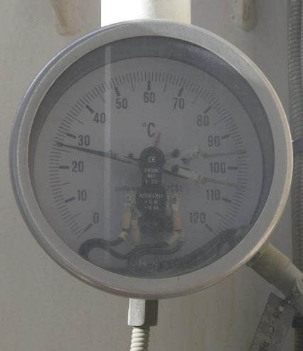 Κεφάλαιο 1 Υπαίθριος ΥΣ ΥΤ 1.7.10 Θερμόμετρο λαδιού Το ενδεικτικό θερμόμετρο λαδιού καταγράφει τη θερμοκρασία του άνω στρώματος σε κλίμακα βαθμών.