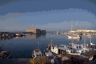 Για τους Βενετούς το λιμάνι του Χάνδακα, ήταν πρώτα, το σπουδαιότερο λιμάνι, για τα μακρινά εμπορικά ταξίδια τους, στο δρόμο προς τη Μέση Ανατολή και δεύτερον, ο κυριότερος ναύσταθμος για τα πολεμικά
