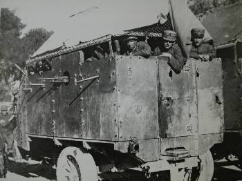1909 Στην πολυεθνική Θεσσαλονίκη γιορτάζεται η πρώτη Εργατική Πρωτομαγιά, με πρωτοβουλία της σοσιαλιστικής Εργατικής Λέσχης και πρωτεργάτη τον Αβραάμ Μπεναρόγια, θρυλική μορφή του εργατικού και