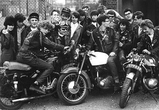 Δεκαετία του 1960 Μηχανές,μακριά μαλλιά,αγάπη στο rock n roll και τα τατουάζ.