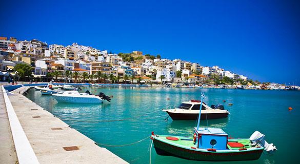 Η Κρήτη είναι ένα νησί όπου η ασύγκριτη ομορφιά των χιονισμένων βουνών κάνει αντίθεση με την πλούσια γοητεία των καταπράσινων πεδιάδων.