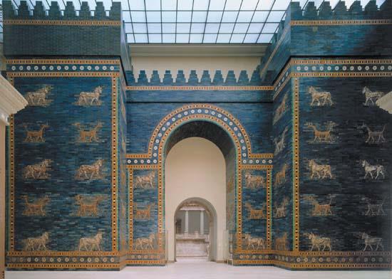 Μουσείο Περγάμου - Pergamon Museum Το μουσείο της Περγάμου χτίστηκε από το 1912 έως το 1930 σε σχέδια του 'Αλφρεντ Μέσελ και του Λούντβιχ Χόφμαν.