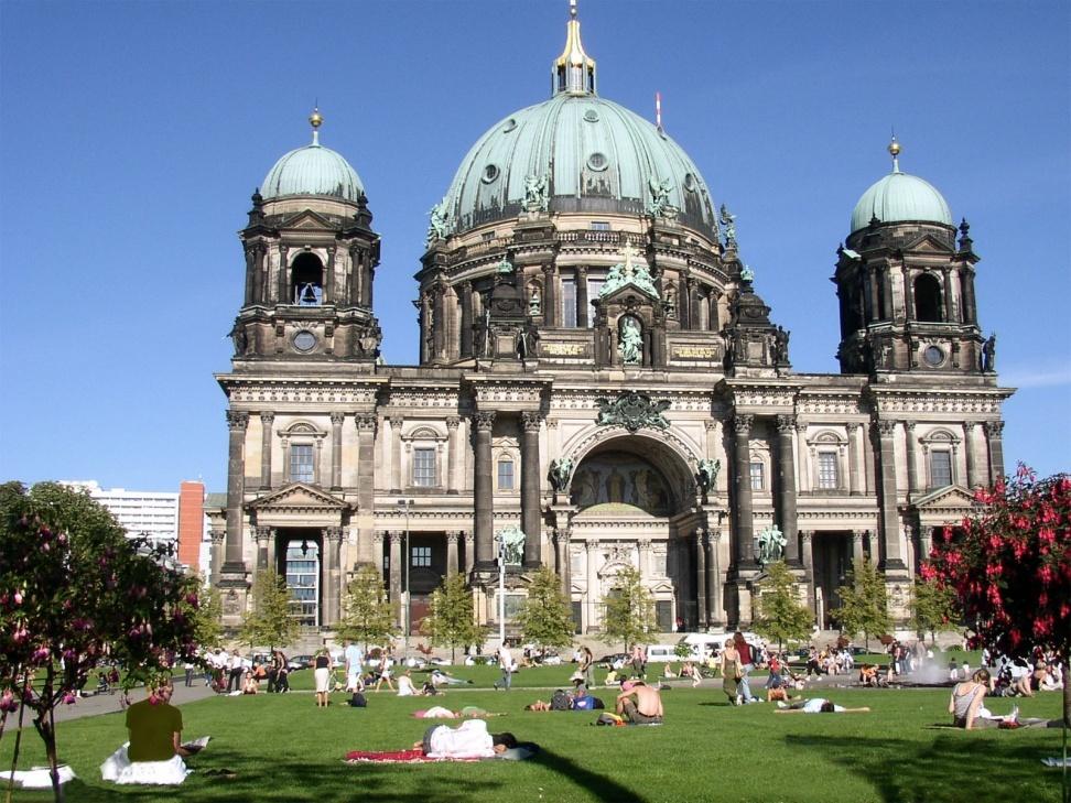 Καθεδρικός Ναός του Βερολίνου (Berliner Dom) Αυτός ο προτεσταντικός καθεδρικός ναός χτίστηκε ως εκκλησία και μαυσωλείο της οικογένειας