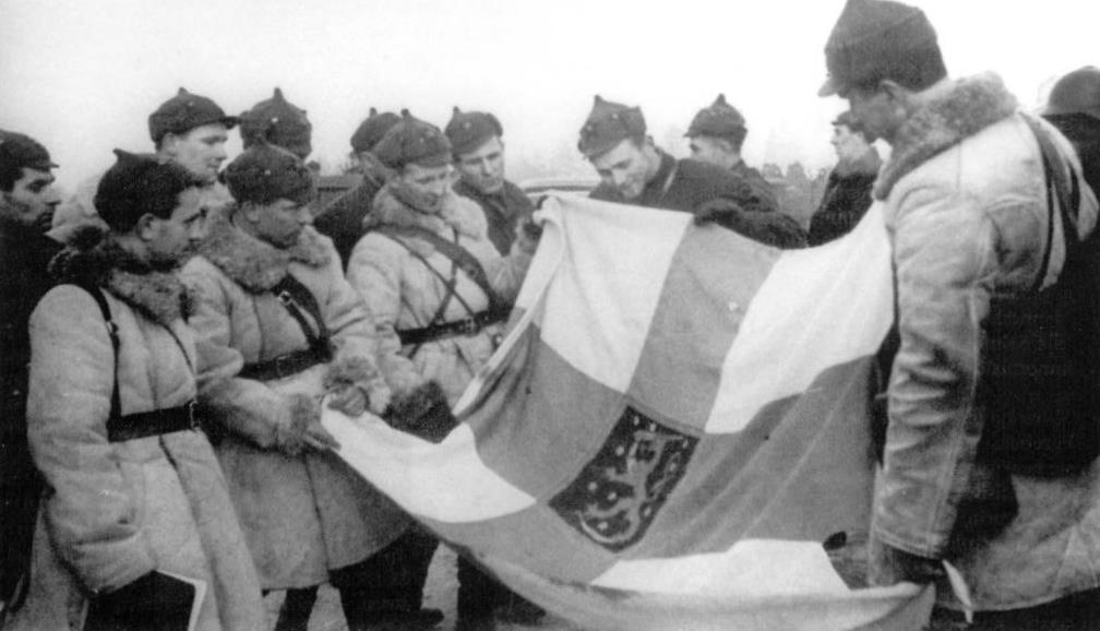 Στις 30-11-1939 άρχισε ο φινλανδοσοβιετικός πόλεμος στον οποίο οι Αγγλογάλλοι - που είχαν κηρυγμένο πόλεμο ενάντια στην Γερμανία δίχως όμως να τον διεξάγουνοργάνωσαν πολεμική επιχείρηση εναντίον των