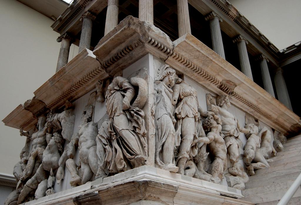ΠΕΡΓΑΜΟΣ. Ο μεγάλος ΒΩΜΟΣ: Γιγαντομαχία, Δ.