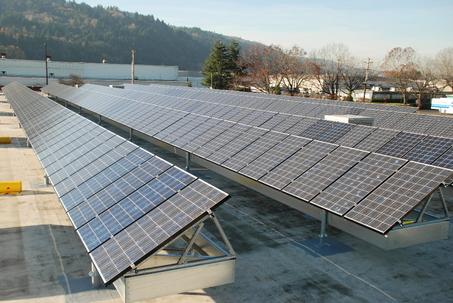 ΦΩΤΟΒΟΛΤΑΪΚΑ Tα φωτοβολταϊκά,οι «εκπρόσωποι» της ηλιακής ενέργειας αποτελούν ένα από τα βασικά μέσα από τα οποία οι ξενοδοχειακές επιχειρήσεις εξοικονομούν ενέργεια ενώ