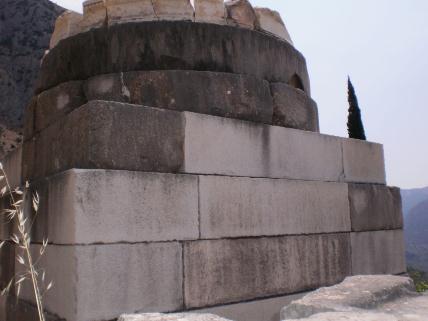 Βάση του νικητήριου τριποδικού λέβητα που ανέθεσαν οι ελληνικές πόλεις που νίκησαν τους Πέρσες στις Πλαταιές το 480 π.