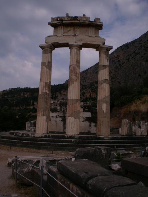 Η θόλος στο ιερό της Αθηνάς