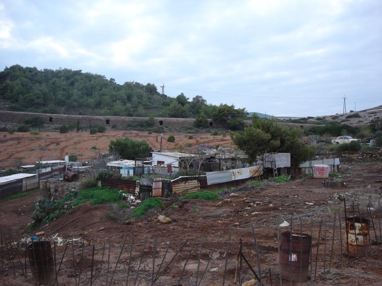 4. Πόλη Λαυρίου- Καβοδόκανος: Όξινη απορροή ως ανθρωπογενής παράγοντας Μεγάλος όγκος αποβλήτων της εξορυκτικής και μεταλλευτικής δραστηριότητας παραμένει σήμερα εκτεθειμένος στις ατμοσφαιρικές