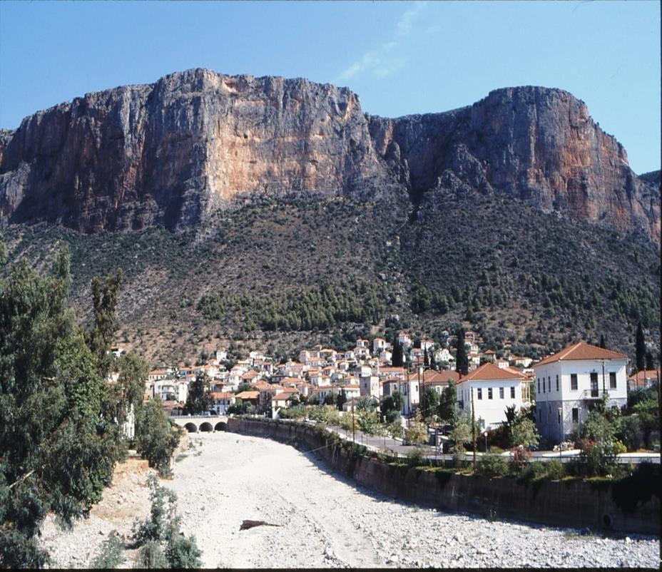 Δ α φ ν ώ ν α ς ποτα μ ό ς - Λ εω ν ί δ ι ο Ένα από τα τρία γεφύρια που γεφύρωναν το Λεωνίδιο.