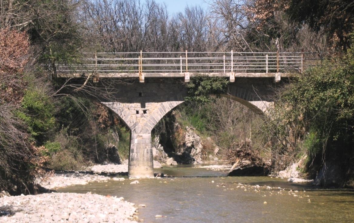 Καρνίων ποταμός - Ποταμιά Τα ορμητικά νερά του ποταμού, απέκλειαν τους χωρικούς από τα κτήματά τους και στις αρχές του 20 ου αιώνα ο πολιτευτής Ζέρβας