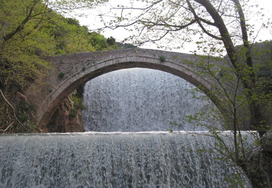 ΠΑΛΑΙΟΚΑΡΙΑΣ Κτίστηκε ανάμεσα στο 1500-1550 γεφυρώνοντας το