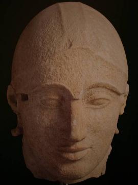 Κεφαλή πολεμιστή από τα εναέτια γλυπτά του ναού της Αφαίας, Αίγινα.