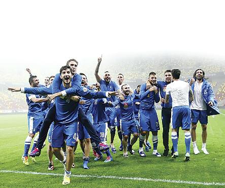 2 Η μεγαλύτερη και ιστορικότερη Ελληνοαμερικανική οργάνωση ΑΧΕΠΑ εύχεται καλή επιτυχία στο αντιπροσωπευτικό μας συγκρότημα στους αγώνες του Παγκόσμιου Κυπέλλου 2014 στα γήπεδα της Βραζιλίας.