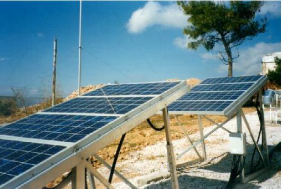 Τεχνικά χαρακτηριστικά ενός φωτοβολταϊκού πλαισίου Στην κατασκευή ενός φωτοβολταϊκου πλαισίου δυο παράμετροι θα μας απασχολήσουν : 1.
