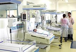 Ένα νοσοκομείο είναι ένας θεσμός για την υγειονομική περίθαλψη που παρέχουν στον ασθενή θεραπεία από