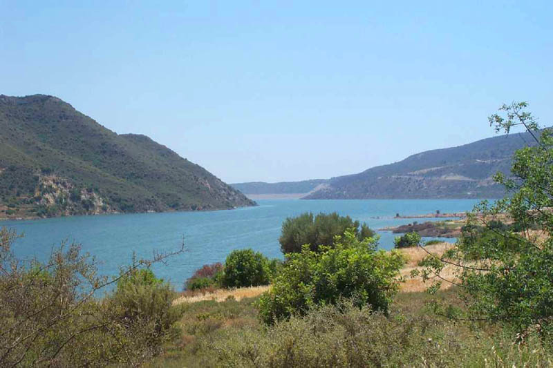 αντέρεισµα κατασκευάστηκε στοά αποχέτευσης σε χαµηλότερα υψόµετρα για να µειώσει τις πιέσεις των υδάτινων πόρων.