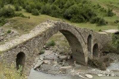 ΤΟ ΓΕΦΥΡΙ ΤΟΥ ΚΑΤΣΑΜΠΑΣΗ Διαδρομή: Μπεράτι