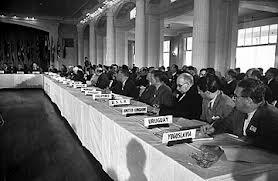Ιστορία: Bretton Woods (2) Το μοντέρνο διεθνές οικονομικό δίκαιο στηρίζεται στο Bretton Woods 730 αντιπρόσωποι 44 κρατών συγκεντρώνονται