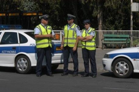 Λόγοι - Αναλογίες Εξερεύνηση Στον πιο κάτω πίνακα φαίνονται τα στοιχεία τριών ζωολογικών κήπων στην Ευρώπη.