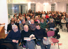 Προεδρείο: από αριστερά η κα Μπαντουβά και η κα Τζοµπανάκη ÛÙ Á Û Ó ÁÈ ÈÒÓÂ ÙÔ ÌË ÓÈÛÌÔ ÁÈ ÙËÓ - ÏÂÛË ÙˆÓ ÛÈÙËÚÒÓ Î È ÙËÓ apple Ú ÁˆÁ ÙÔ ˆÌÈÔ.