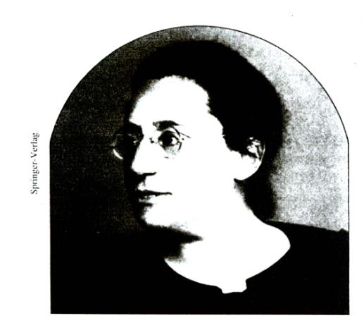 Στις γυναίκες επιτρέπονταν να παρακολουθούν ανεπίσημα τα μαθήματα στο Πανεπιστήμιο και μόνο μετά από άδεια του κάθε καθηγητή. Kαθηγητές της ήταν οι σπουδαίοι μαθηματικοί Hilbert, Minkowski και Klein.