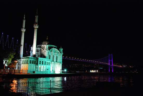 Cafe Buak Gözlükçü Sok. No:4 Ortaköy 0212 259 43 77 Καφες. Cafe Creme Camii Meydanı Mecidiye Köprüsü Sokak No:12 Ortaköy 0212 227 72 94-236 26 30 Καφες και ποτό Cafe Çardak Yelkovan Sok.