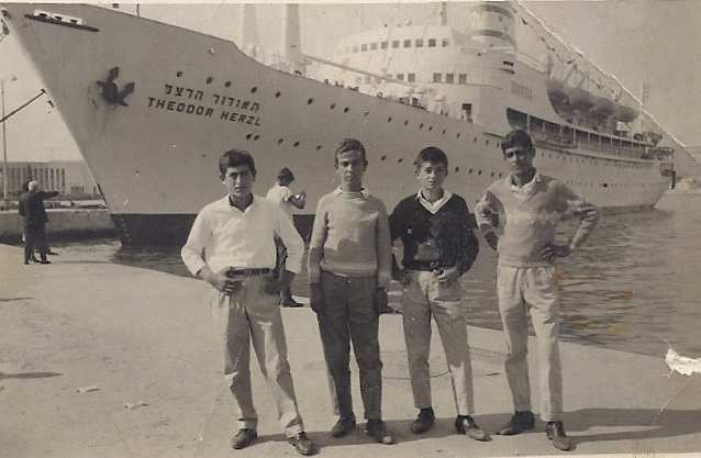 Δεξιά, Πειραιάς 1965.