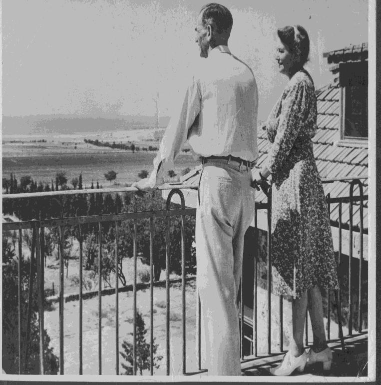 Ann House: η συμβολή της στη Σχολή Το 1923 έρχεται στην Ελλάδα για να παντρευτεί τον Charlie House. Ένα χρόνο αργότερα ξεκίνησε η κατασκευή του Princeton Hall, του «Παρθενώνα τους».