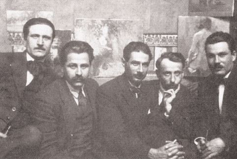 Eυαγγελιστρίας της Tήνου, που κατά καιρούς έστελνε σε φημισμένες ακαδημίες της Eυρώπης πολλούς ταλαντούχους Tήνιους νέους για τη συμπλήρωση των σπουδών τους.