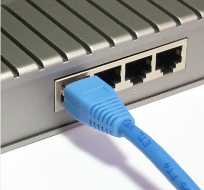 Αν συνεχίζει να αναβοσβήνει, η γραµµή ADSL δεν είναι σωστά συνδεδεµένη ή η υπηρεσία ADSL δεν είναι (ακόµη) ενεργοποιηµένη.