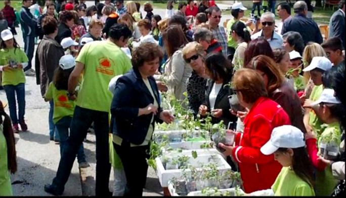 Το γεγονός ακόμα ότι το σχολείο ανήκει σε ένα χωριό, η οικονομία του οποίου στηρίζεται στη γεωργία κατά κύριο μέρος, αλλά από την άλλη πλευρά οι μαθητές δεν γνωρίζουν τις διαδικασίες παραγωγής,