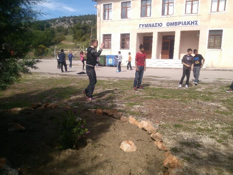 ΜΕΘΟΔΟΛΟΓΙΑ ΥΛΟΠΟΙΗΣΗΣ: Μετά από την ενημέρωση που πραγματοποιήθηκε στο Δήμο Δομοκού και τους εκπροσώπους της ελληνικής εταιρείας σε αντιπροσώπους εκπαιδευτικούς του σχολείου μας, πραγματοποιήθηκε