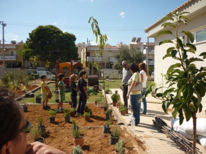 νηπίων καθώς και η λειτουργία Τμήματος Ένταξης (ΤΕ) και παράλληλης στήριξης για τα παιδιά με ειδικές εκπαιδευτικές ανάγκες.