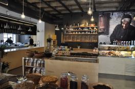 and Brussels) Respect of tradition with: dedication to offering added aesthetic and gastronomic value meeting present