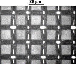 π. 3.6 Bulk mesh ζημ ιζηνμζηυπζμ (ανζζηενά) ηαζ ζπδιαηζηή ακαπανάζηαζδ ηςκ pillars ιεηά ηδ θςημθζεμβναθία (δελζά) [15] Microbulk MicroMegas: Μία κέα ηεπκζηή ηαηαζηεοήξ ακζπκεοηχκ MicroMegas,