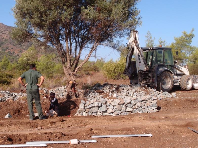 Εγκατάσταση μικρών λιμνών Εγκατάσταση 5 υδατοδεξαμενών για τα 5 περιβόλια.